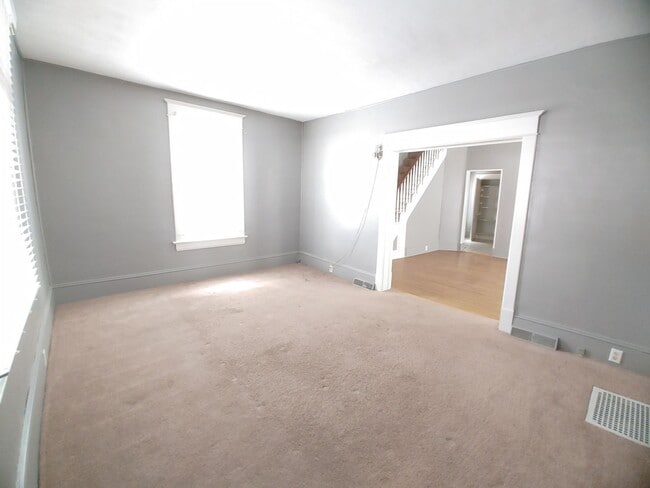 Photo - 2 Bedroom House with Fenced in Yard!