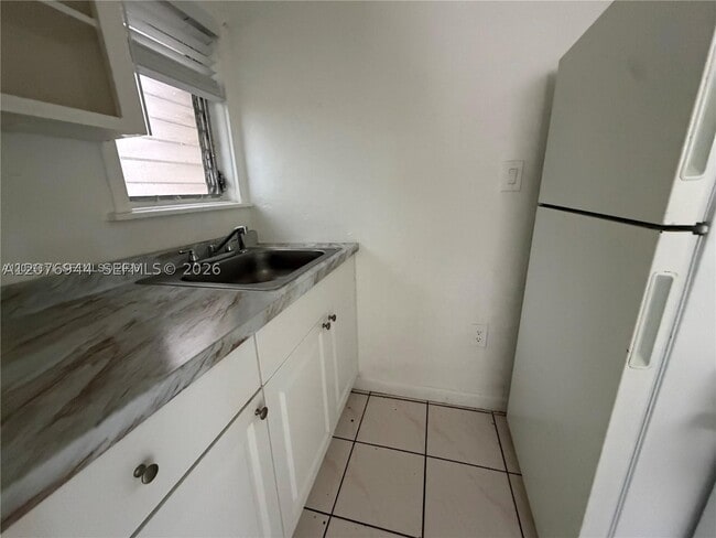 Photo - 2430 SW 25th St Unit 3