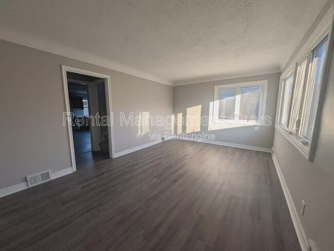 Photo - 1093 Breen St