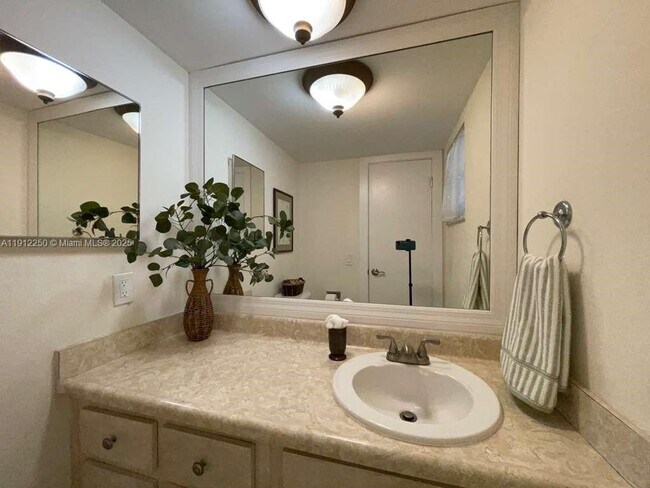 Photo - 2950 N Palm Aire Dr Unit 105