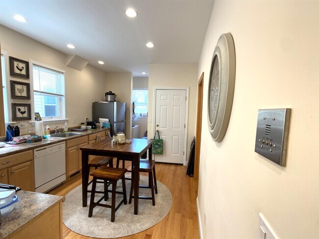 Photo - 20 Radcliffe Rd Unit 1