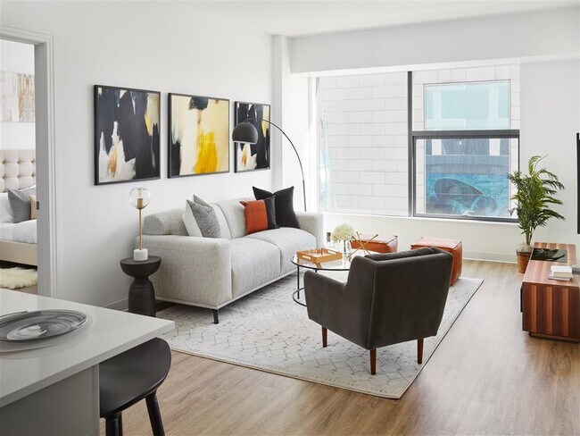 Photo - 336 S Halsted St