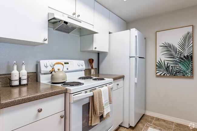 1BR, 1BA - 684SF - Kitchen