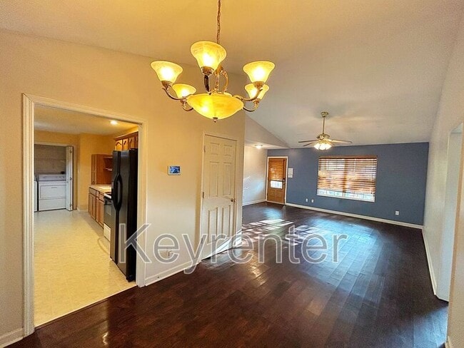 Photo - 4417 Fawnie Ln
