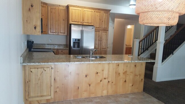Photo - 1165 1550 N