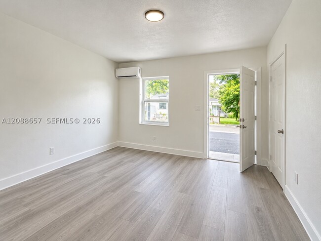 2711 Lincoln St Unit 1