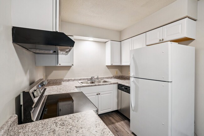 Lincoln Manor Apartments