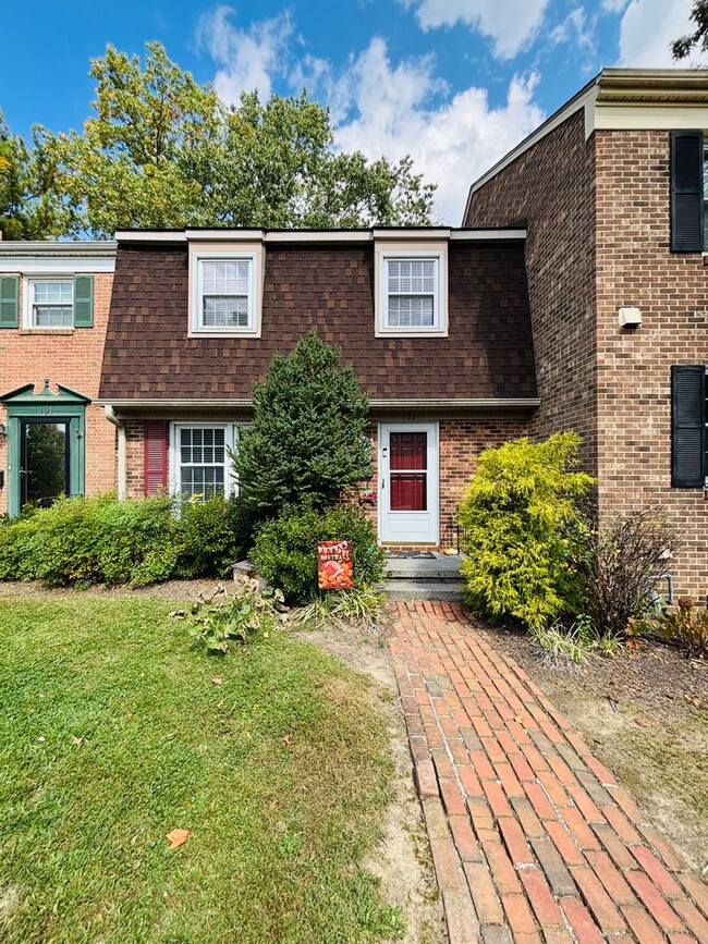 Building Photo - 103 Huntington Ln