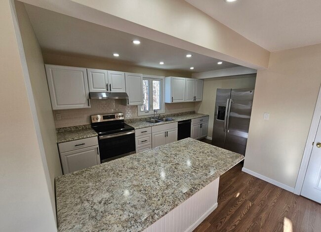 Building Photo - 1230 Smyth Rd Unit 2