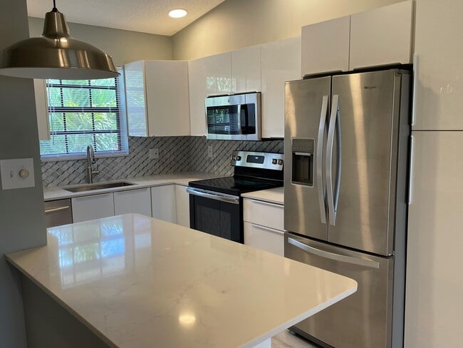 Building Photo - 2800 Palmwood Terrace Unit P-221