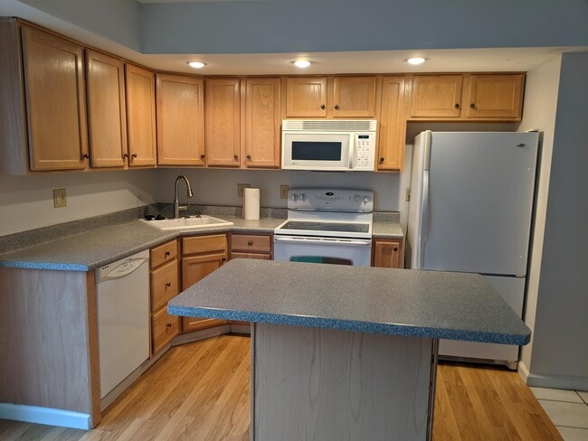 Photo - 3575 Kenbrooke Ct Townhome