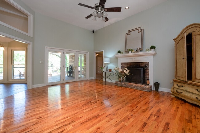 Photo - 222 Frazier Ln