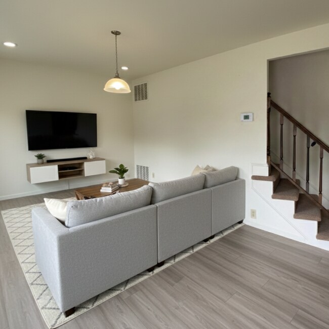 Photo - 207 Wakefield Pl