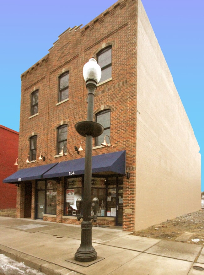 Front Entrance - 152 W Main St Unit C3