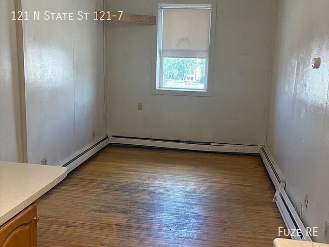 121 State St N