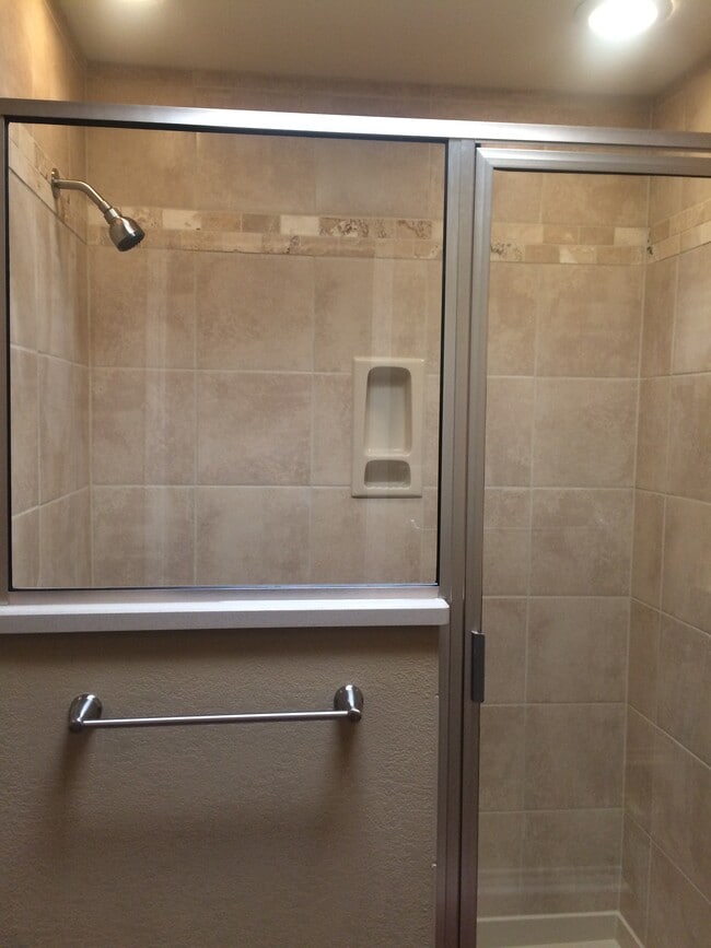 Building Photo - 412 Lochridge Dr Rental