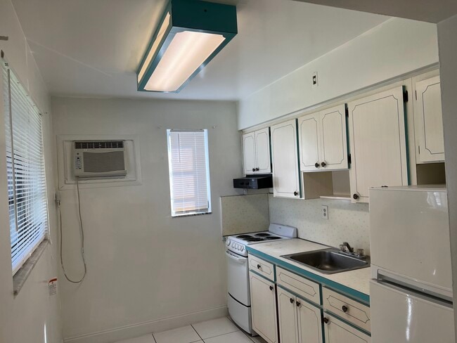 Photo - 1928 Taylor St Unit 4