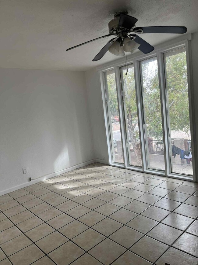 Photo - 3371 Brussels St Unidad 4