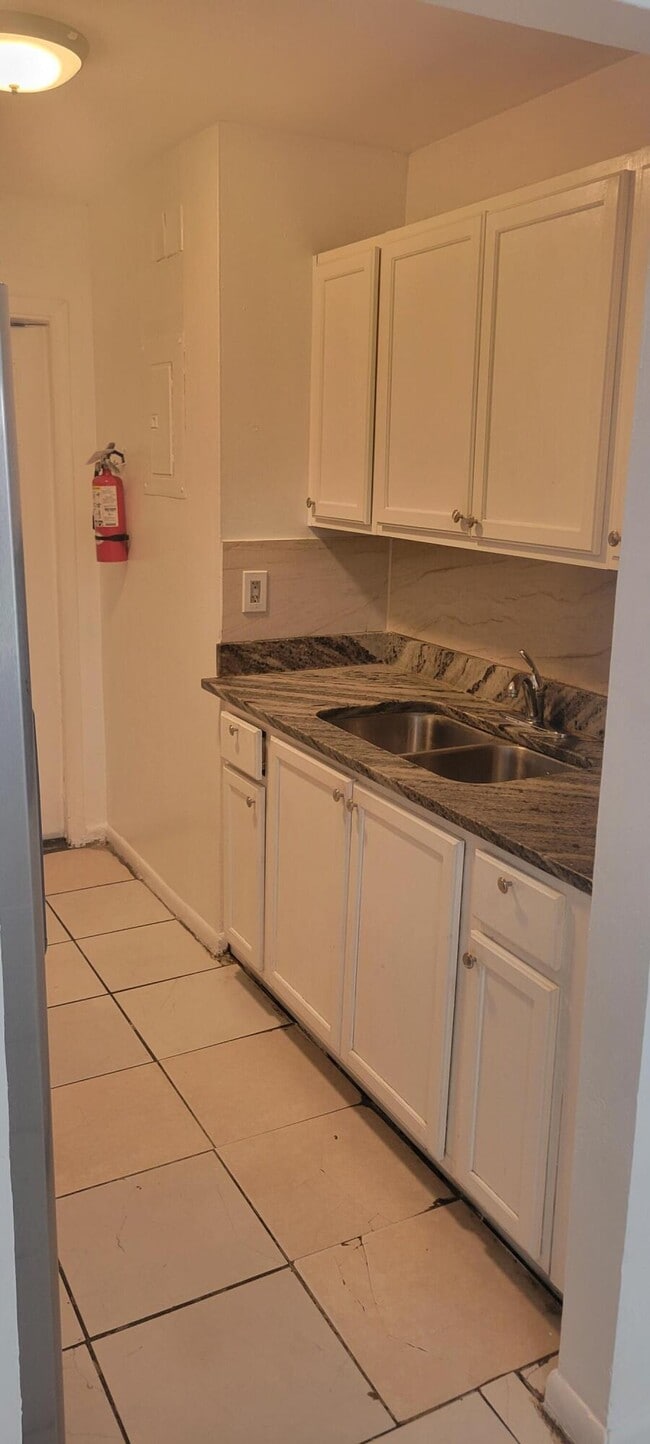 Photo - 1165 W 28th St Unit 4