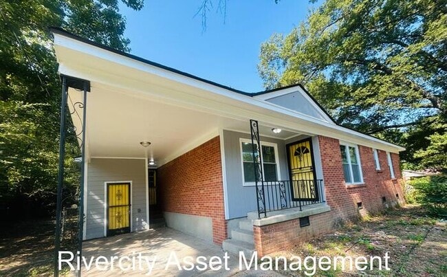 Building Photo - Big 4 bedroom, 1-Bathroom Home In Frayser!...