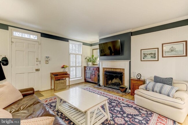 Photo - 145 W Hill St