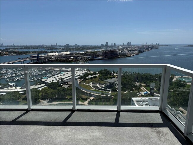 Building Photo - 253 NE 2nd Ave Unit 3009 Rental