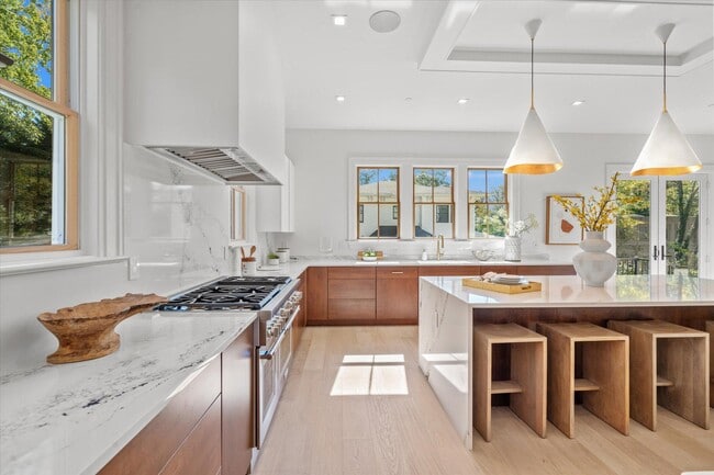 Photo - 5022 Cathedral Ave NW