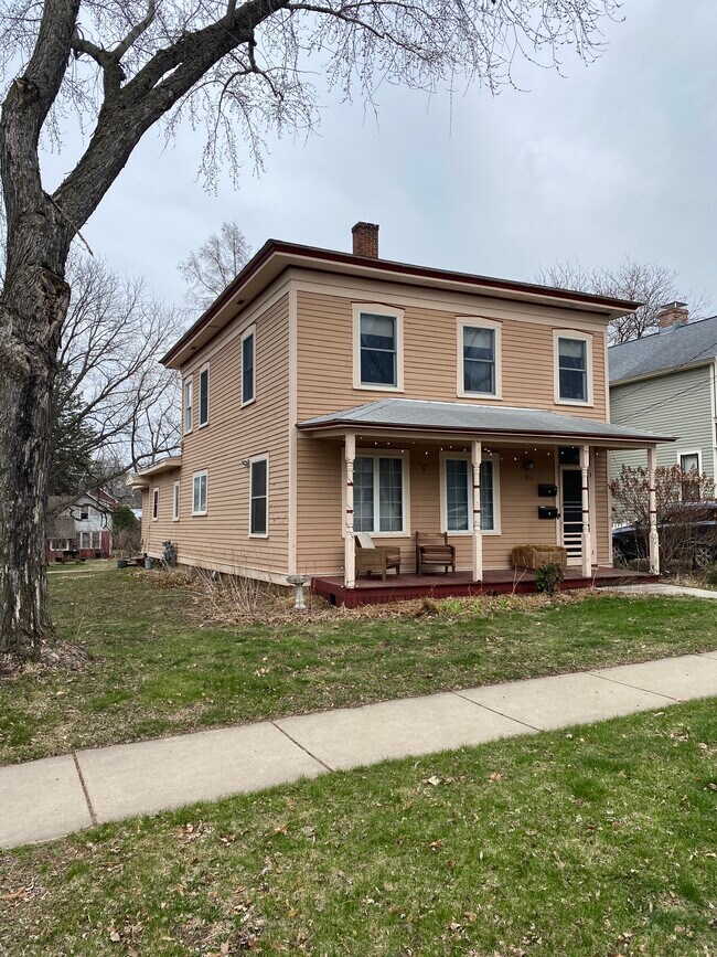 911 2nd St S Townhome Townhome Rental in Stillwater MN