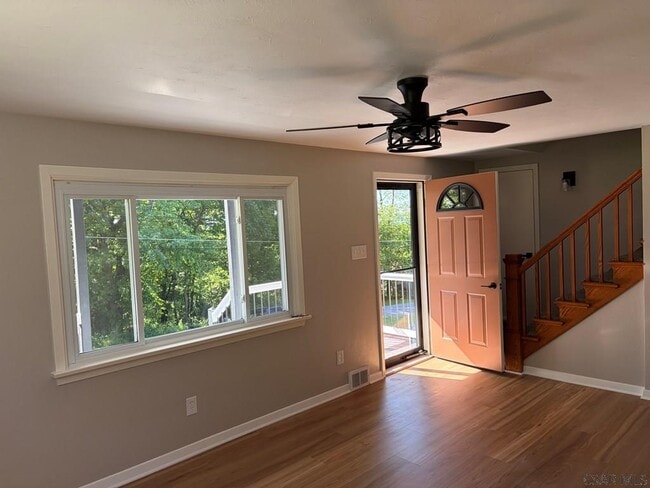 Photo - 226 Suie St