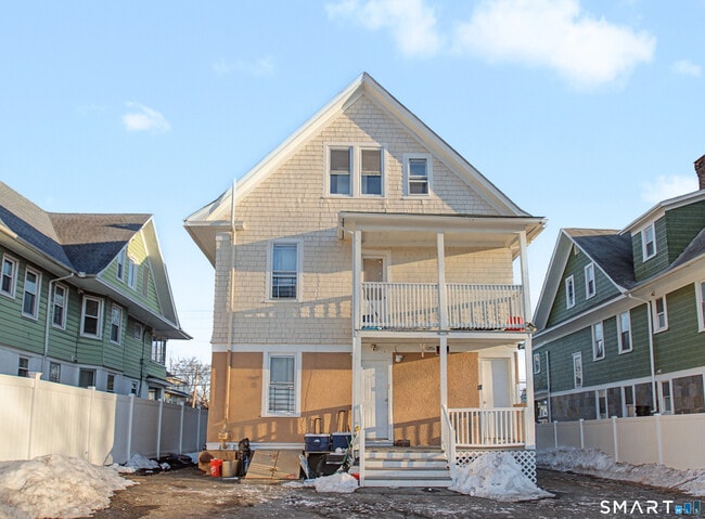 Building Photo - 1872 North Ave Unit 3rd Floor