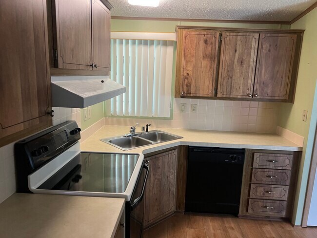 Photo - 1869 W Schwartz Blvd