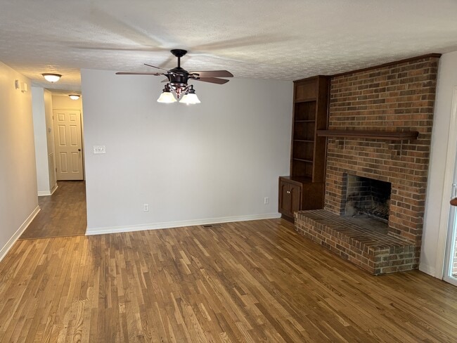 409 Cloverleaf Dr