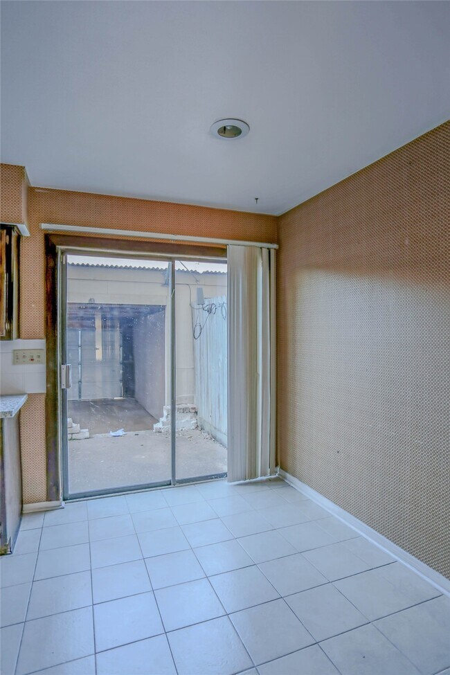 Photo - 9901 Sharpcrest St Unit J7