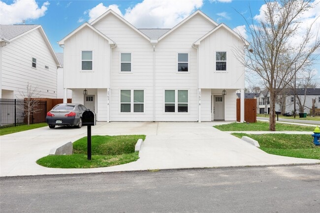 Building Photo - 2753 Redrock St Unit B