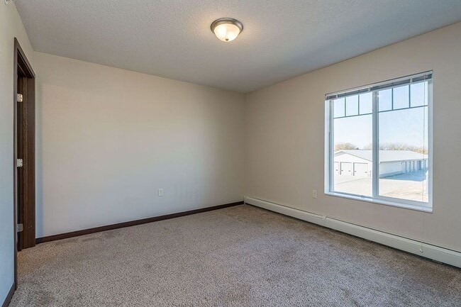 LAKESIDE APTS OF WINDOM