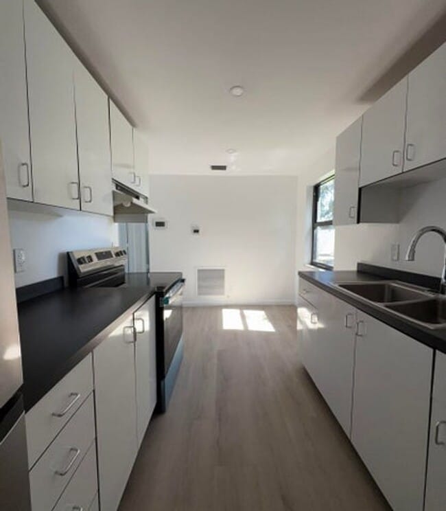 Photo - 212 NW 11th Ave