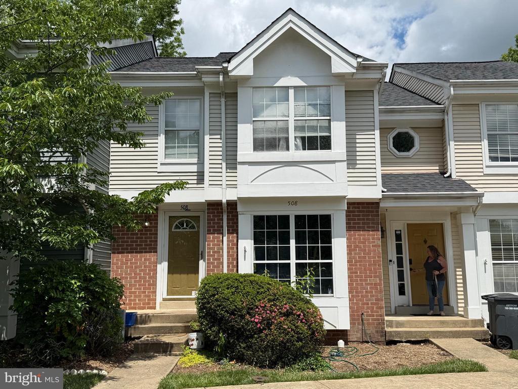 Photo - 508 Providence St Townhome