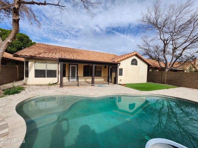 Building Photo - 2545 E Granite View Dr