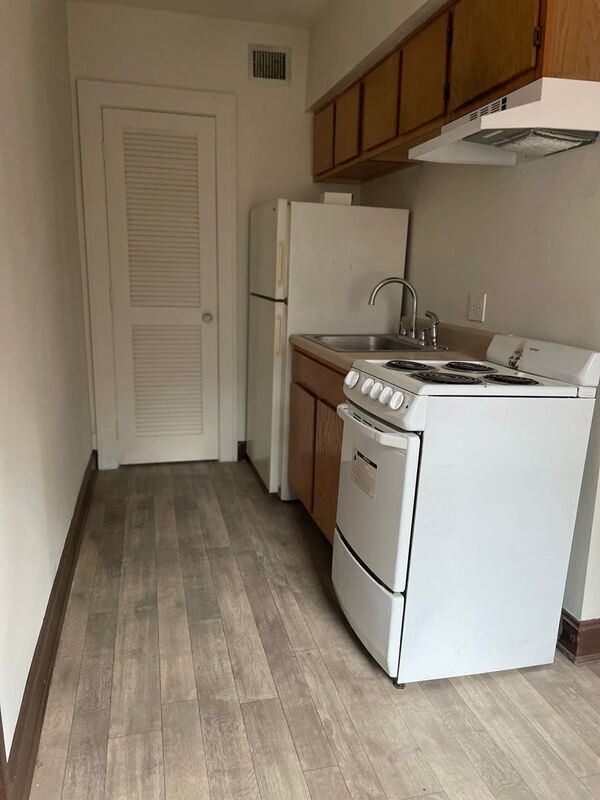 Photo - 701 W Maple Ave