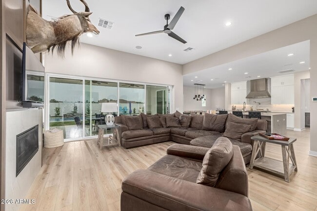 2131 E Nolan Pl