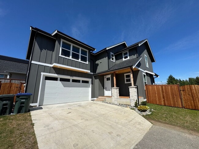 Building Photo - Breathtaking Modern Home 3 Bedroom 2.5 Bathroom - Ferndale WA