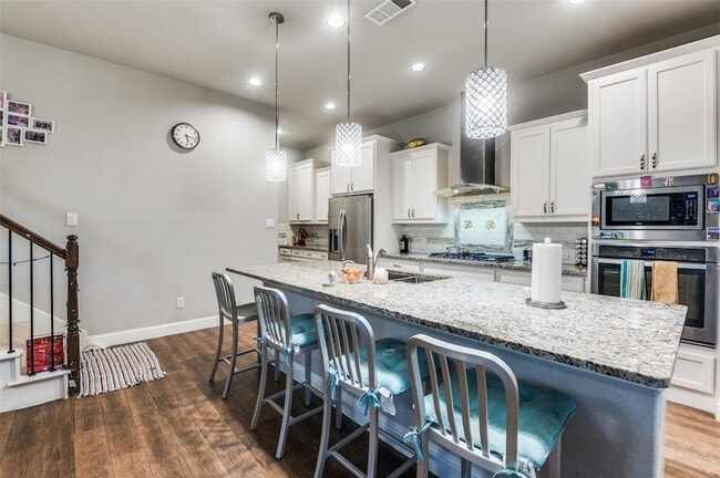 Photo - 630 Bridge St