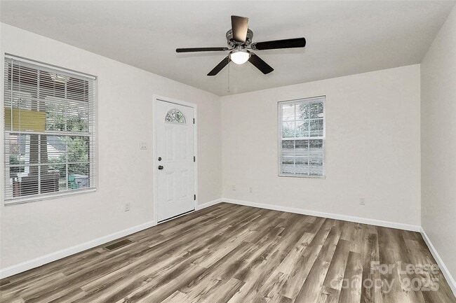 Photo - 2825 Morson St