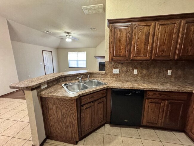 Photo - 15012 Kyle Dr