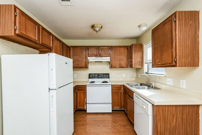 Photo - 5919 Shadydell Dr