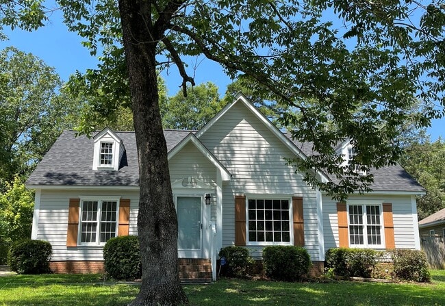 Building Photo - 121 Kenton Dr