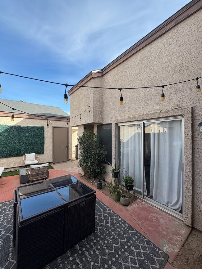 Patio connecting kitchen and living room - 3315 E Kelton Ln Unit 105