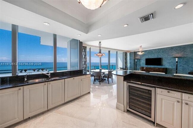 Building Photo - 10295 Collins Ave Unit 10295 Collins Ave appt 1502