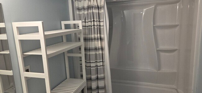 Photo - 2393 Henry St