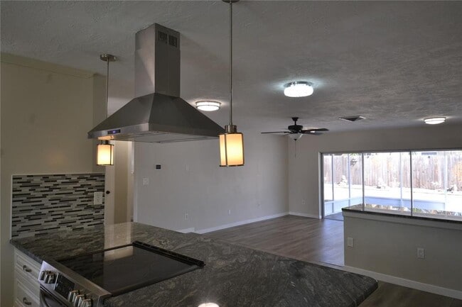 Photo - 746 Barbara St